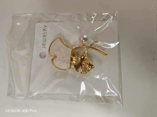 Broche aimantée ginko doré