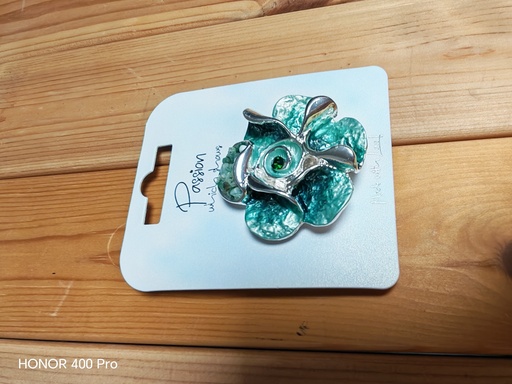 Broche aimantée fleur verte