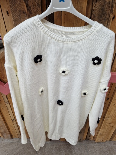 Pull fleurs en crochet noir