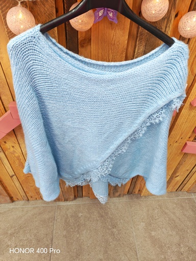 Pull cache cœur dentelle bleu ciel