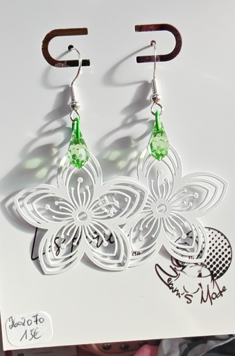 Boucles d'oreilles fleurs ajourées blanche goute PureCrystal Reinvented peridot 