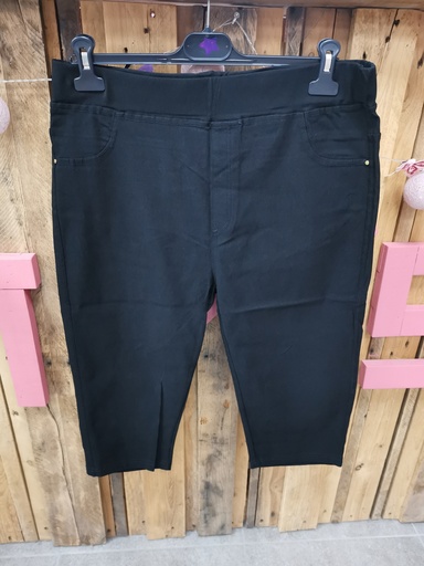 Pantacourt noir taille 52