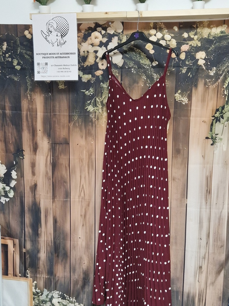 Robe longue plissée bordeaux à pois