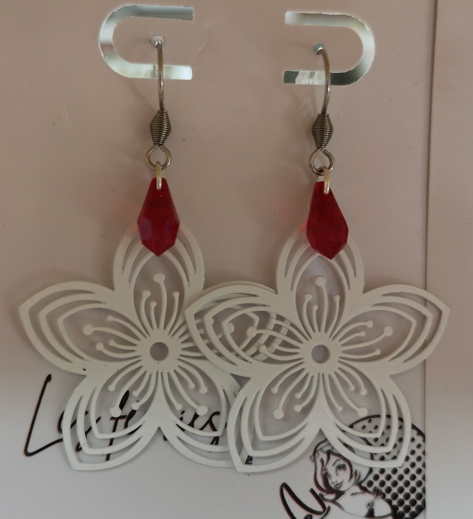Boucles d'oreilles argentées fleurs blanches ajourées gouttes Light Siam