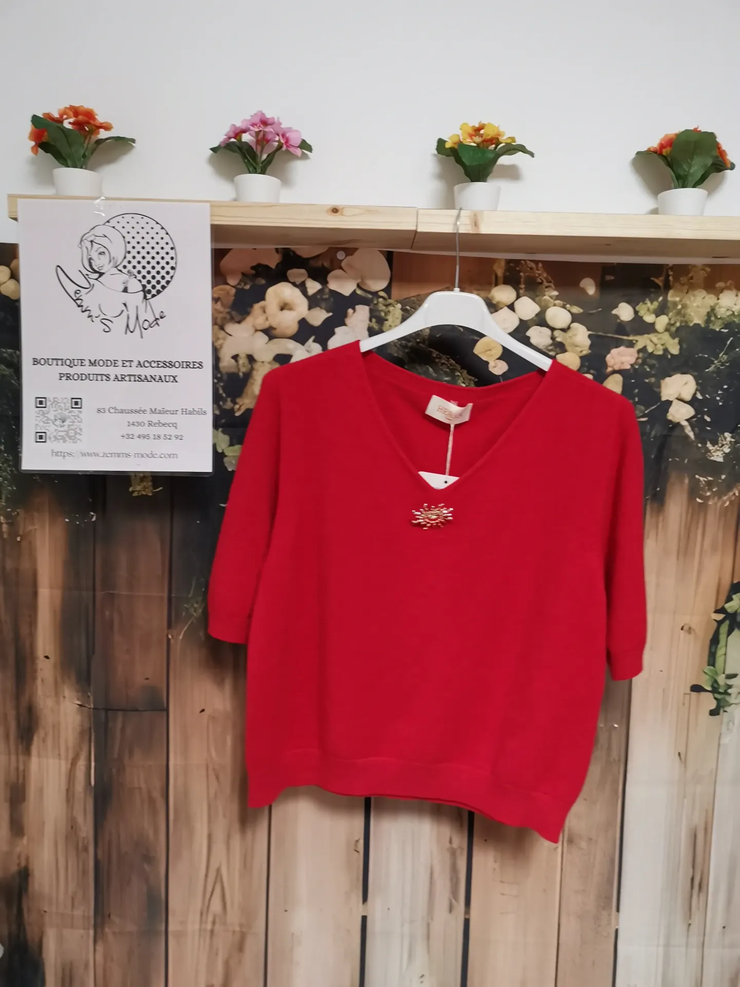 Pull manches courtes broche soleil rouge (TU max. 46)